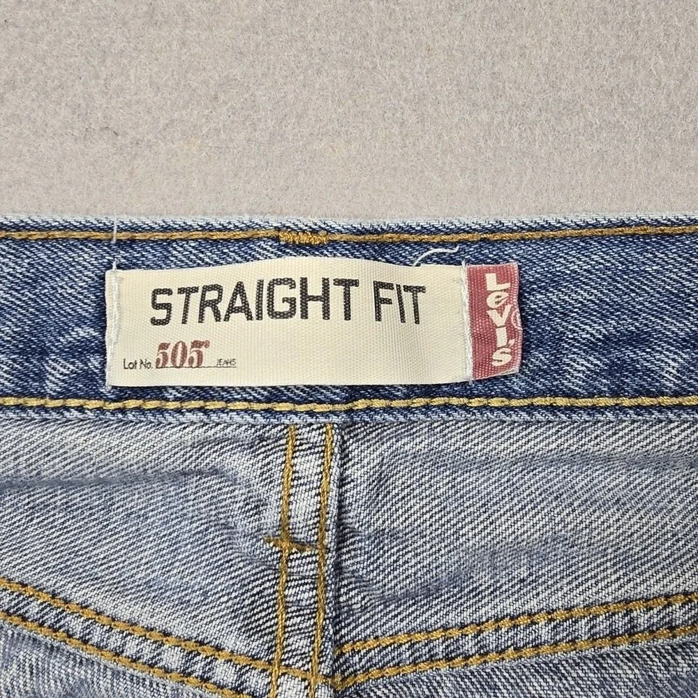Levi's Mens 36x32 Blue Jeans 505 Straight Fit Light Wash Cotton Denim Classic